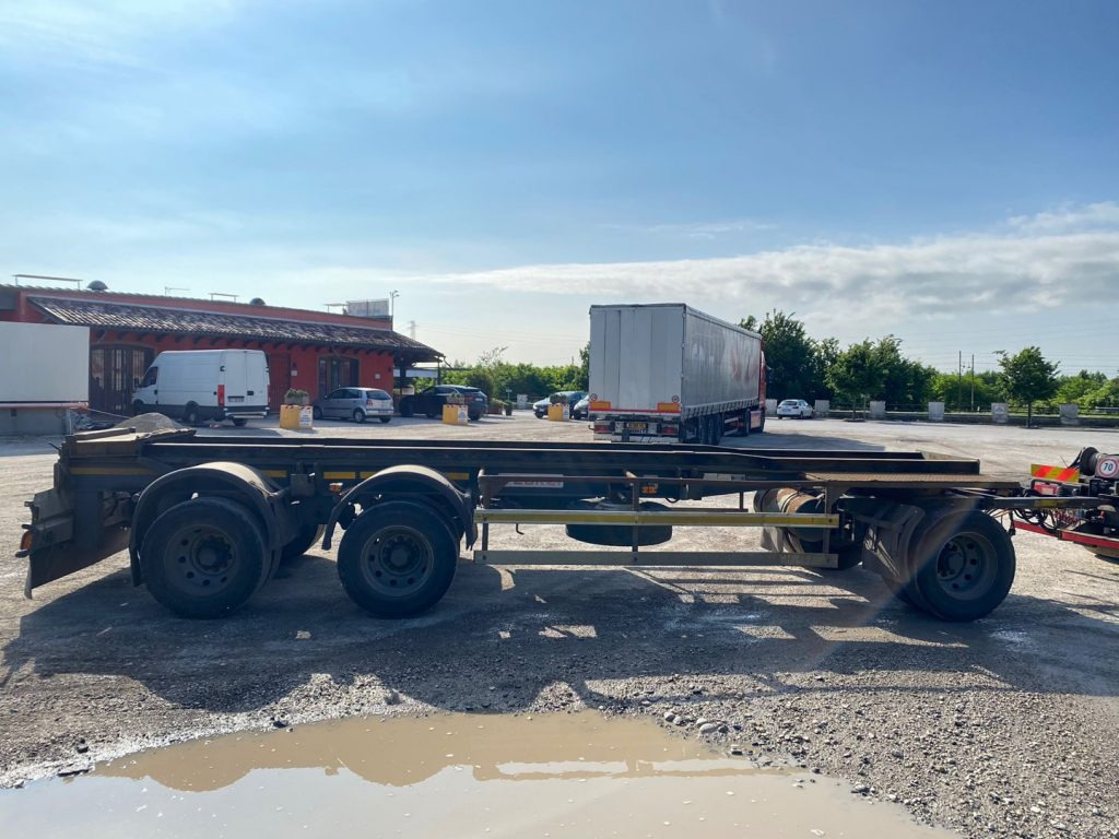 ZORZI 26 R 070 19 A SCARRABILE BALESTRATO - Multiliftes/ Konténerszállító pótkocsi: 4 kép. ZORZI 26 R 070 19 A SCARRABILE BALESTRATO - Multiliftes/ Konténerszállító pótkocsi: 4 kép.