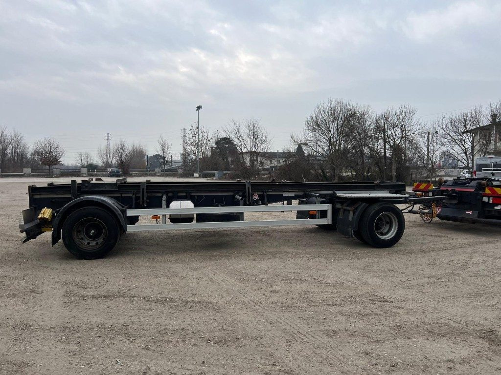ZORZI RIMORCHIO SCARRABILE ZORZI 20R070 PNEUMATICO - Multiliftes/ Konténerszállító pótkocsi: 5 kép. ZORZI RIMORCHIO SCARRABILE ZORZI 20R070 PNEUMATICO - Multiliftes/ Konténerszállító pótkocsi: 5 kép.