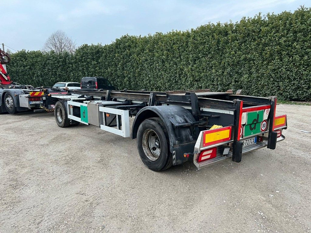 ZORZI RIMORCHIO SCARRABILE ZORZI 20R070 PNEUMATICO - Multiliftes/ Konténerszállító pótkocsi: 1 kép. ZORZI RIMORCHIO SCARRABILE ZORZI 20R070 PNEUMATICO - Multiliftes/ Konténerszállító pótkocsi: 1 kép.