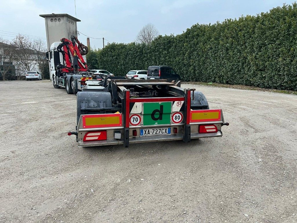 ZORZI RIMORCHIO SCARRABILE ZORZI 20R070 PNEUMATICO - Multiliftes/ Konténerszállító pótkocsi: 2 kép. ZORZI RIMORCHIO SCARRABILE ZORZI 20R070 PNEUMATICO - Multiliftes/ Konténerszállító pótkocsi: 2 kép.