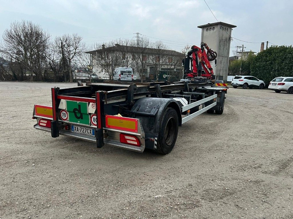 ZORZI RIMORCHIO SCARRABILE ZORZI 20R070 PNEUMATICO - Multiliftes/ Konténerszállító pótkocsi: 3 kép. ZORZI RIMORCHIO SCARRABILE ZORZI 20R070 PNEUMATICO - Multiliftes/ Konténerszállító pótkocsi: 3 kép.