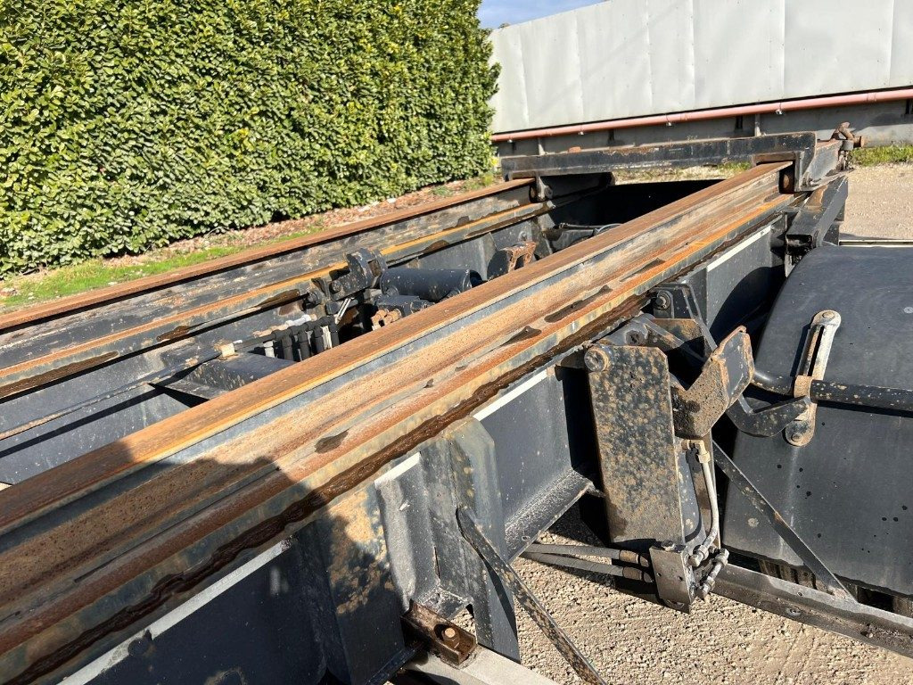 ZORZI RIMORCHIO SCARRABILE ZORZI 20R070 PNEUMATICO - Multiliftes/ Konténerszállító pótkocsi: 4 kép. ZORZI RIMORCHIO SCARRABILE ZORZI 20R070 PNEUMATICO - Multiliftes/ Konténerszállító pótkocsi: 4 kép.
