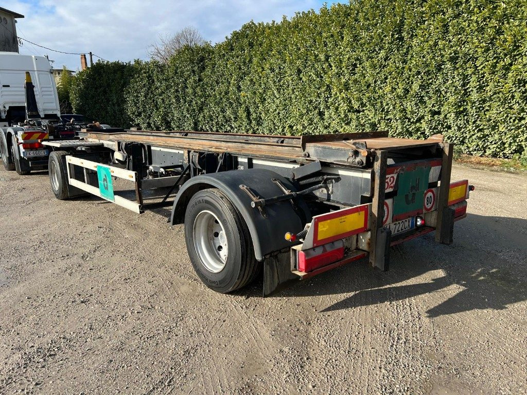 ZORZI RIMORCHIO SCARRABILE ZORZI 20R070 PNEUMATICO - Multiliftes/ Konténerszállító pótkocsi: 1 kép. ZORZI RIMORCHIO SCARRABILE ZORZI 20R070 PNEUMATICO - Multiliftes/ Konténerszállító pótkocsi: 1 kép.