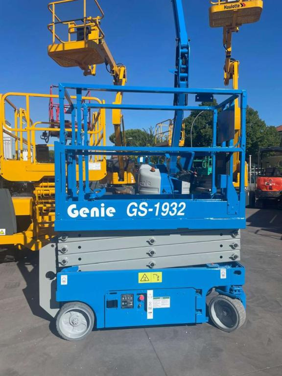 Genie GS-1932 - Ollós emelő: 2 kép. Genie GS-1932 - Ollós emelő: 2 kép.