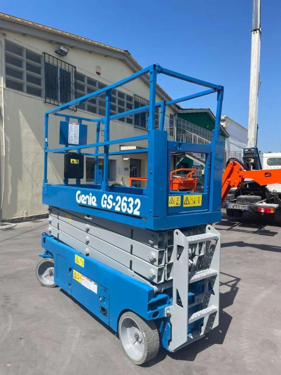 Genie GS-2632 - Ollós emelő: 2 kép. Genie GS-2632 - Ollós emelő: 2 kép.