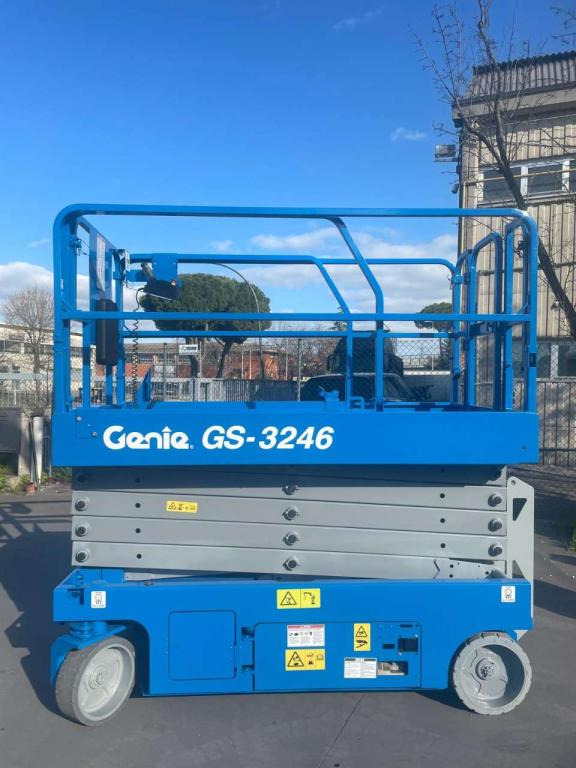 Genie GS-3246 - Ollós emelő: 1 kép. Genie GS-3246 - Ollós emelő: 1 kép.