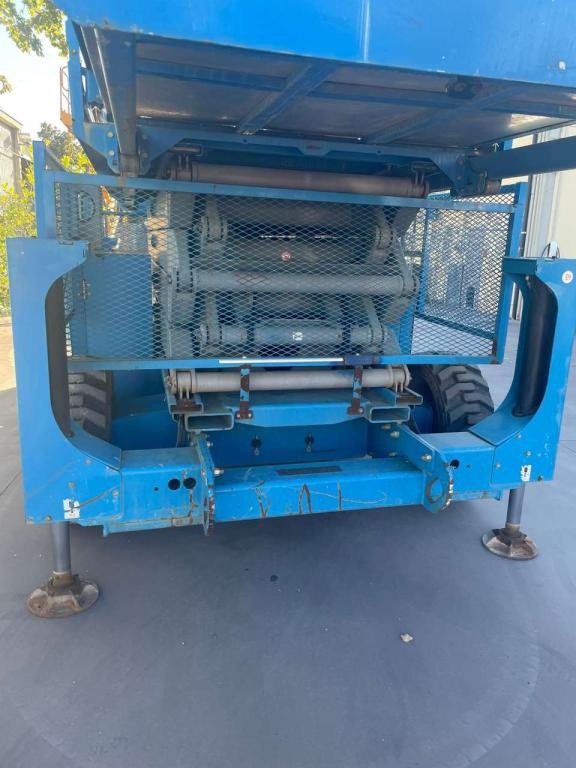 Genie GS-4390 - Ollós emelő: 4 kép. Genie GS-4390 - Ollós emelő: 4 kép.