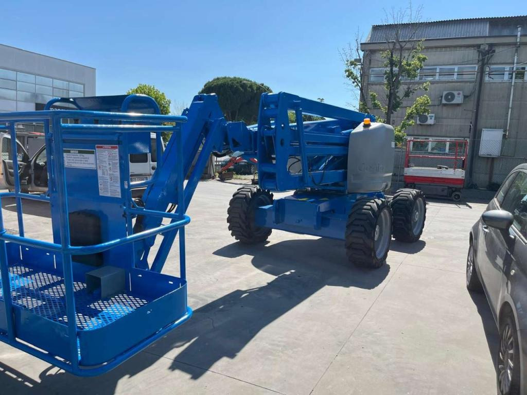 Genie Z45/25 - Személyemelő: 2 kép. Genie Z45/25 - Személyemelő: 2 kép.