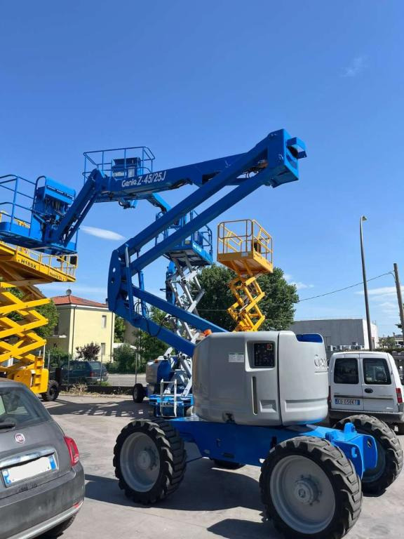 Genie Z45/25 - Személyemelő: 1 kép. Genie Z45/25 - Személyemelő: 1 kép.