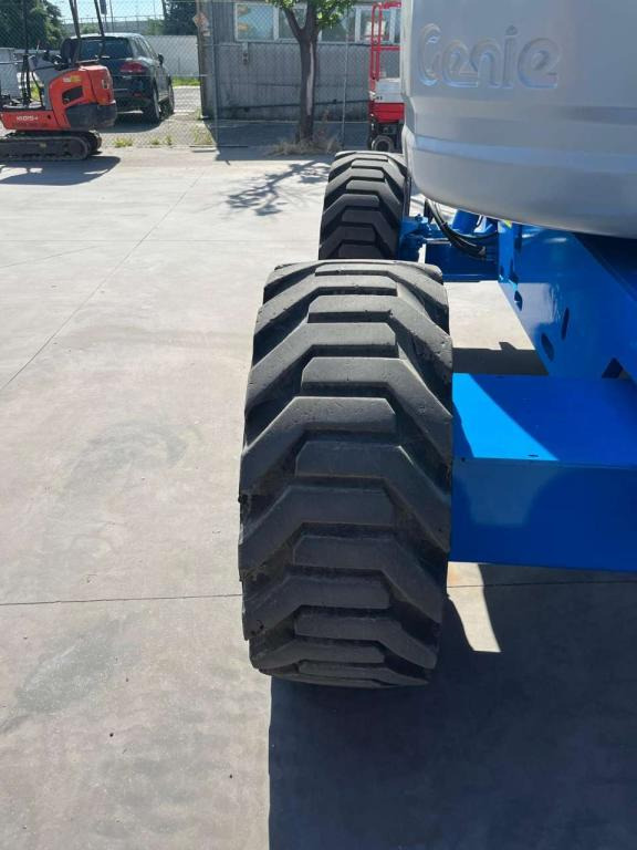 Genie Z45/25 - Személyemelő: 4 kép. Genie Z45/25 - Személyemelő: 4 kép.