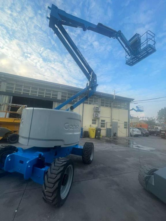 Genie Z45/25J RT - Személyemelő: 2 kép. Genie Z45/25J RT - Személyemelő: 2 kép.