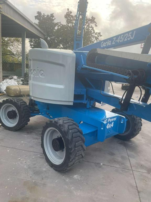 Genie Z45/25J RT - Személyemelő: 5 kép. Genie Z45/25J RT - Személyemelő: 5 kép.