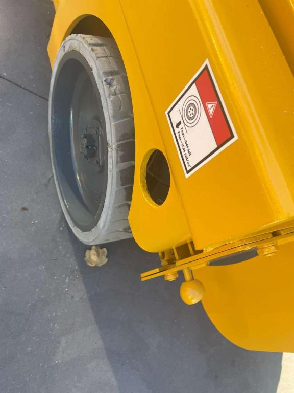 Haulotte COMPACT 10N - Ollós emelő: 5 kép. Haulotte COMPACT 10N - Ollós emelő: 5 kép.