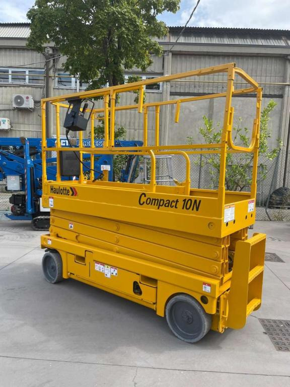 Haulotte COMPACT 10N - Ollós emelő: 4 kép. Haulotte COMPACT 10N - Ollós emelő: 4 kép.