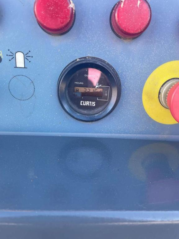 Haulotte COMPACT 12DX - Ollós emelő: 4 kép. Haulotte COMPACT 12DX - Ollós emelő: 4 kép.