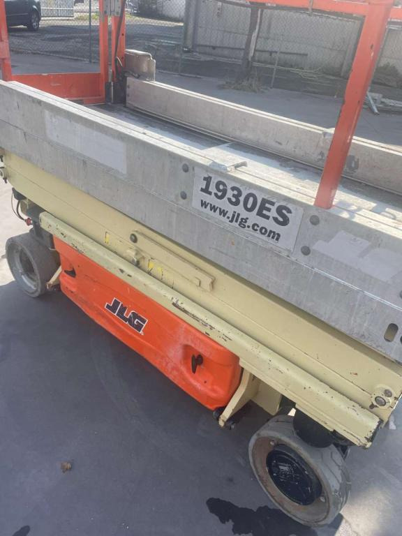 JLG 1930ES - Ollós emelő: 5 kép. JLG 1930ES - Ollós emelő: 5 kép.