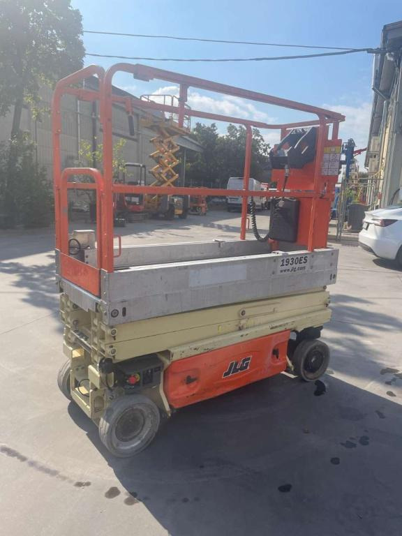 JLG 1930ES - Ollós emelő: 4 kép. JLG 1930ES - Ollós emelő: 4 kép.