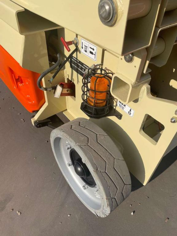 JLG 2632ES - Ollós emelő: 4 kép. JLG 2632ES - Ollós emelő: 4 kép.