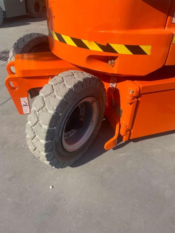 JLG E300AJP - Személyemelő: 5 kép. JLG E300AJP - Személyemelő: 5 kép.