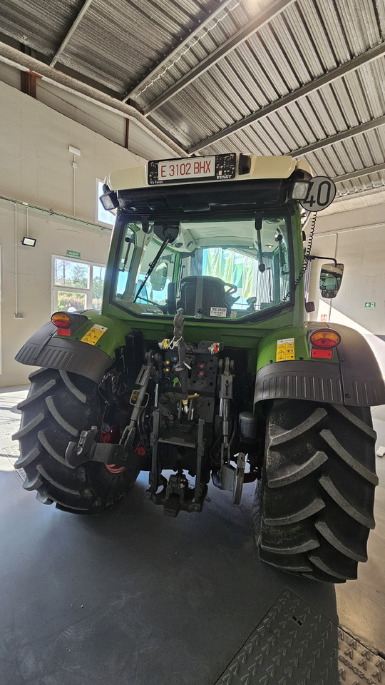FENDT 211S VARIO - Traktor: 2 kép. FENDT 211S VARIO - Traktor: 2 kép.