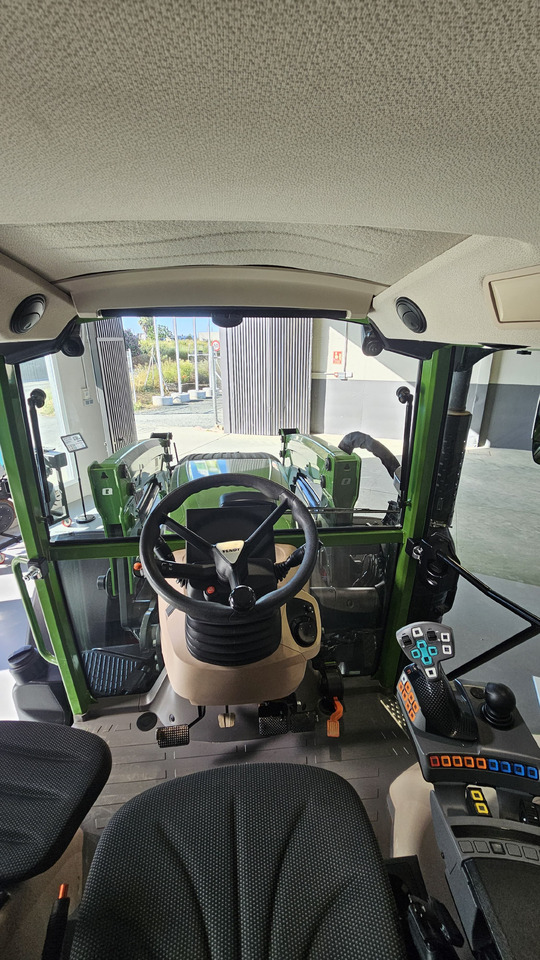 FENDT 211S VARIO - Traktor: 3 kép. FENDT 211S VARIO - Traktor: 3 kép.