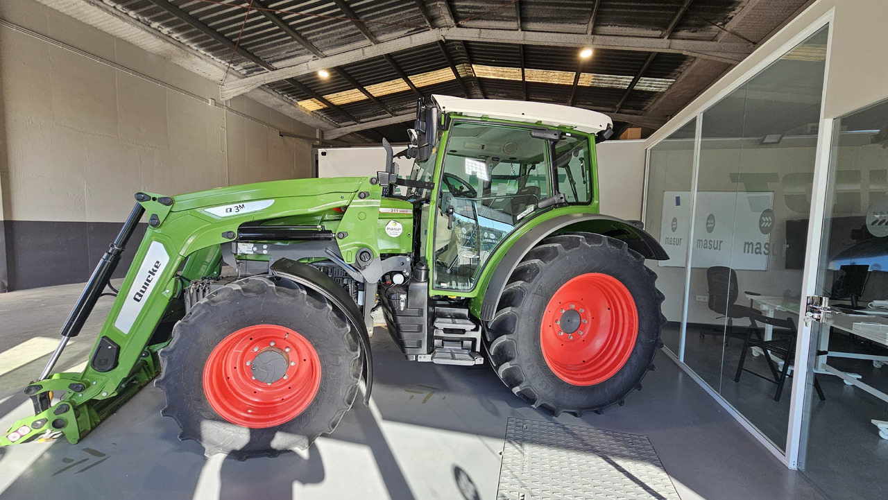 FENDT 211S VARIO - Traktor: 1 kép. FENDT 211S VARIO - Traktor: 1 kép.