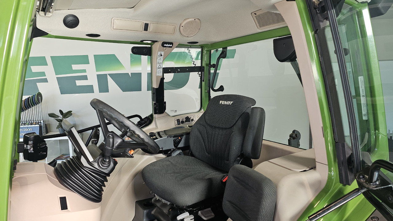 FENDT 211S VARIO - Traktor: 5 kép. FENDT 211S VARIO - Traktor: 5 kép.