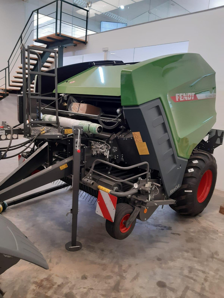 Fendt Rotana 130 F - Szálastakarmány betakarítás gépei: 4 kép. Fendt Rotana 130 F - Szálastakarmány betakarítás gépei: 4 kép.