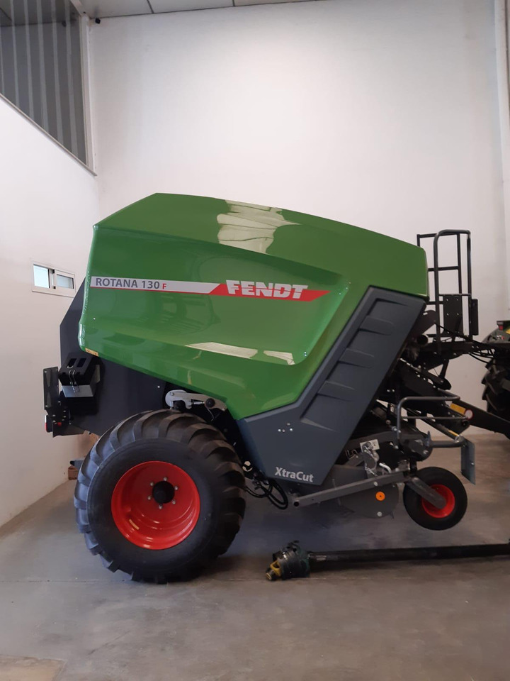 Fendt Rotana 130 F - Szálastakarmány betakarítás gépei: 1 kép. Fendt Rotana 130 F - Szálastakarmány betakarítás gépei: 1 kép.