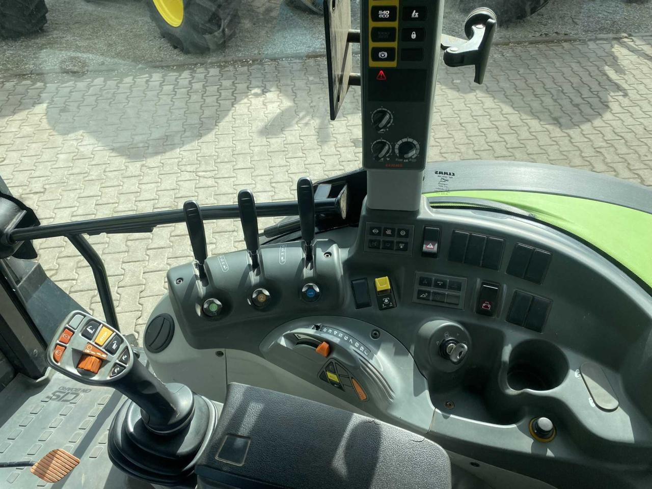 Traktor CLAAS Arion 420 CIS 2913: 8 kép. Traktor CLAAS Arion 420 CIS 2913: 8 kép.