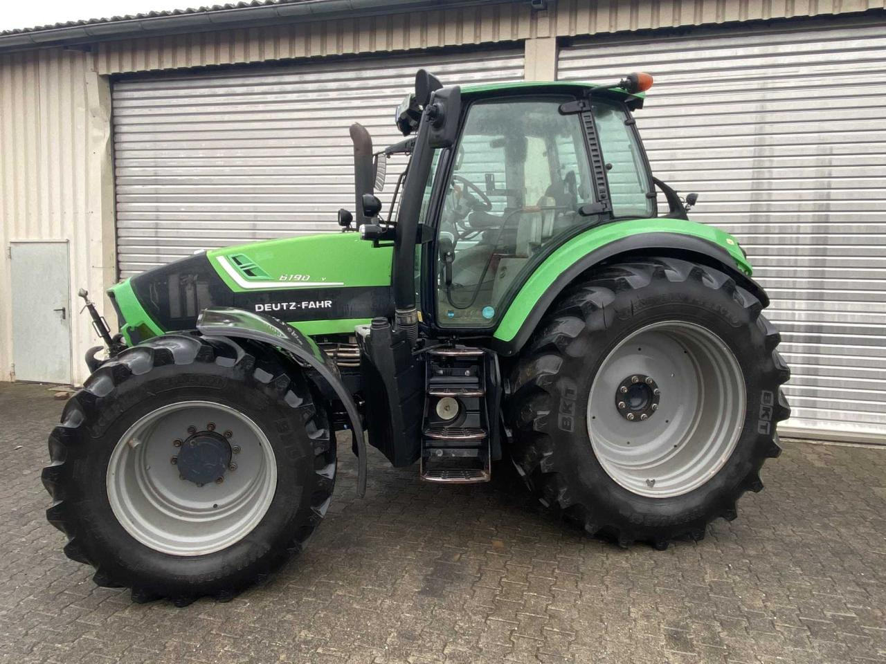 Deutz-Fahr 6190 Agrotron TTV - Traktor: 2 kép. Deutz-Fahr 6190 Agrotron TTV - Traktor: 2 kép.