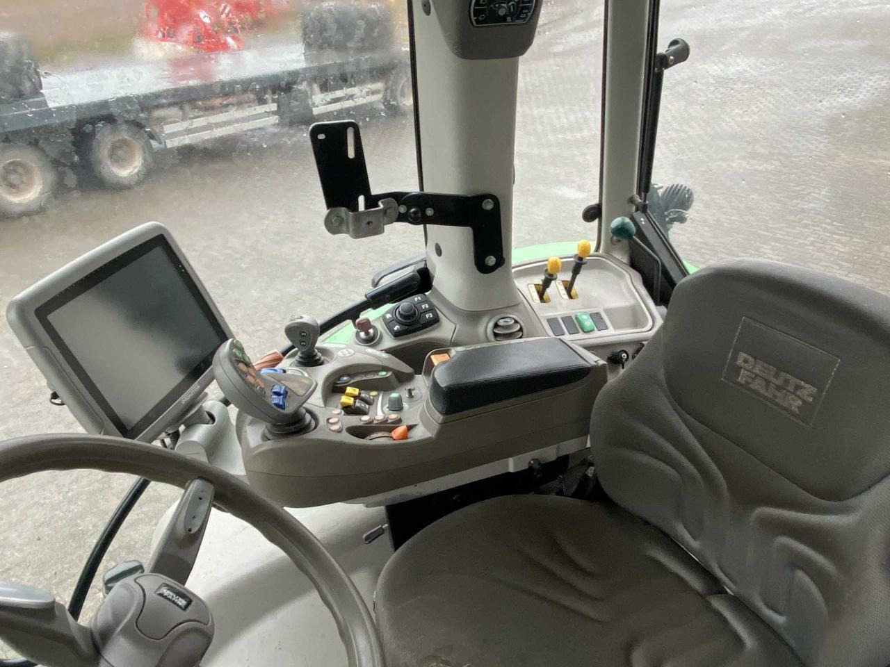 Traktor Deutz-Fahr 6190 Agrotron TTV: 6 kép. Traktor Deutz-Fahr 6190 Agrotron TTV: 6 kép.