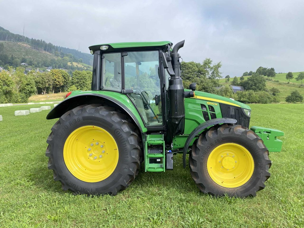John Deere 6100 M AutoQuadEco - Traktor: 4 kép. John Deere 6100 M AutoQuadEco - Traktor: 4 kép.