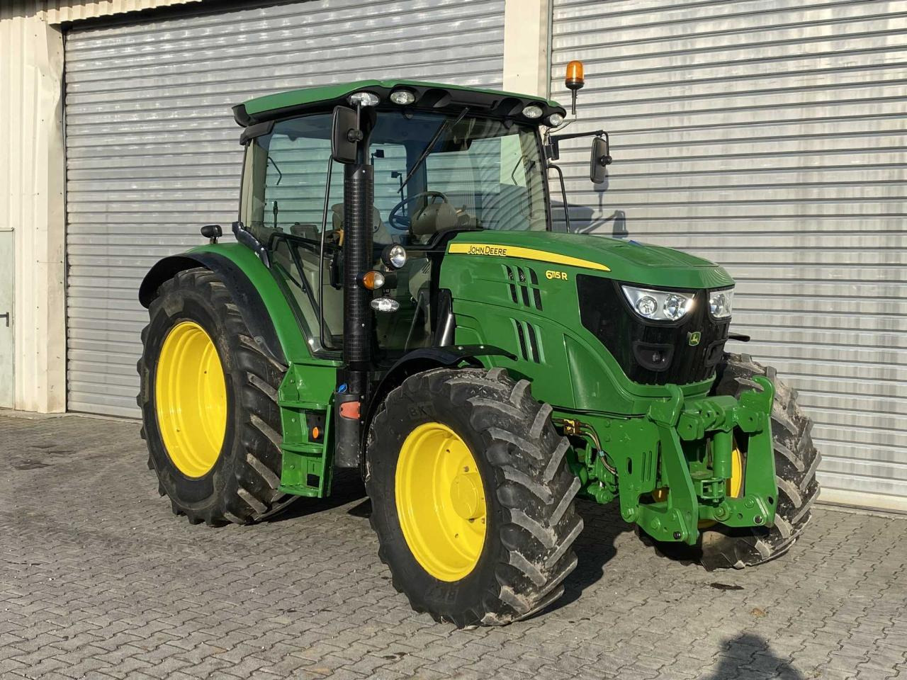 John Deere 6115R - Traktor: 3 kép. John Deere 6115R - Traktor: 3 kép.