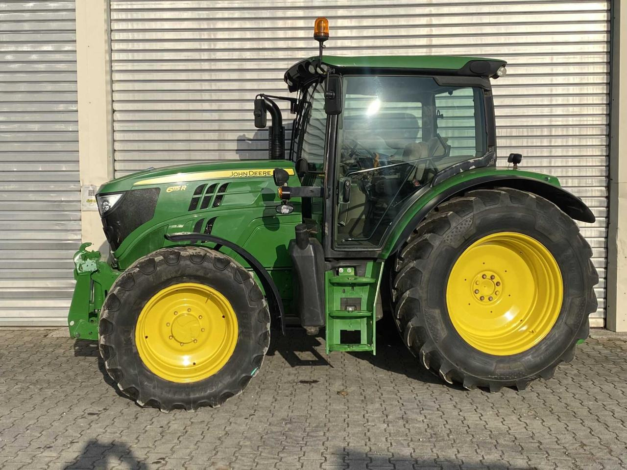 John Deere 6115R - Traktor: 2 kép. John Deere 6115R - Traktor: 2 kép.