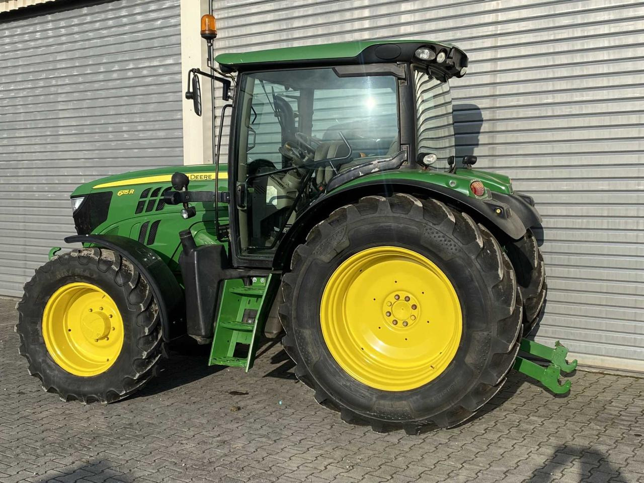 John Deere 6115R - Traktor: 4 kép. John Deere 6115R - Traktor: 4 kép.