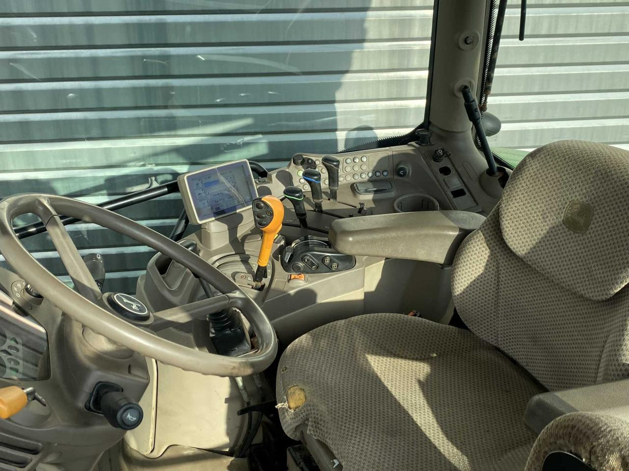 John Deere 6115R - Traktor: 5 kép. John Deere 6115R - Traktor: 5 kép.