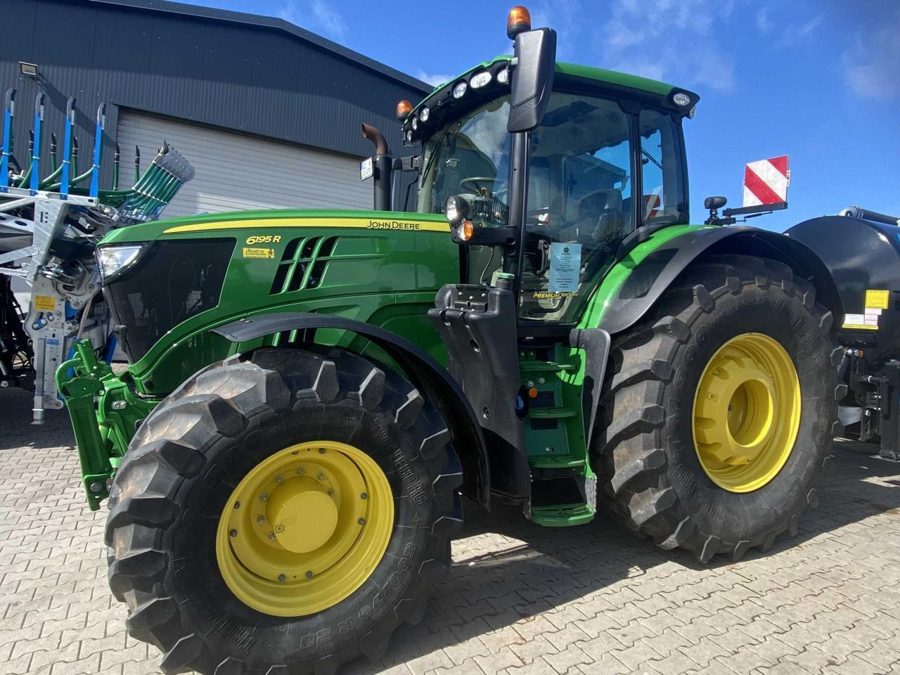 John Deere 6195R - Traktor: 3 kép. John Deere 6195R - Traktor: 3 kép.