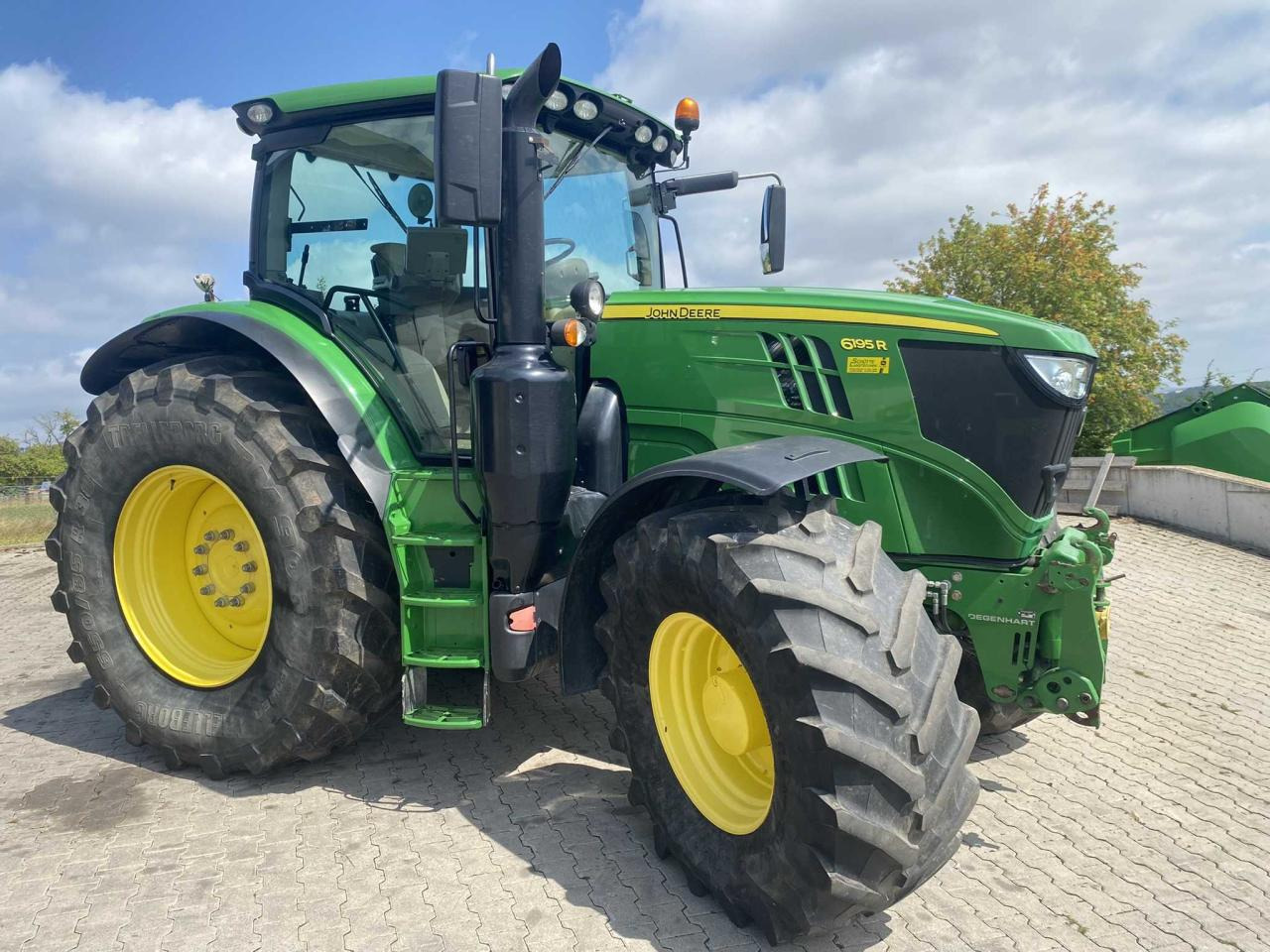 John Deere 6195R - Traktor: 2 kép. John Deere 6195R - Traktor: 2 kép.