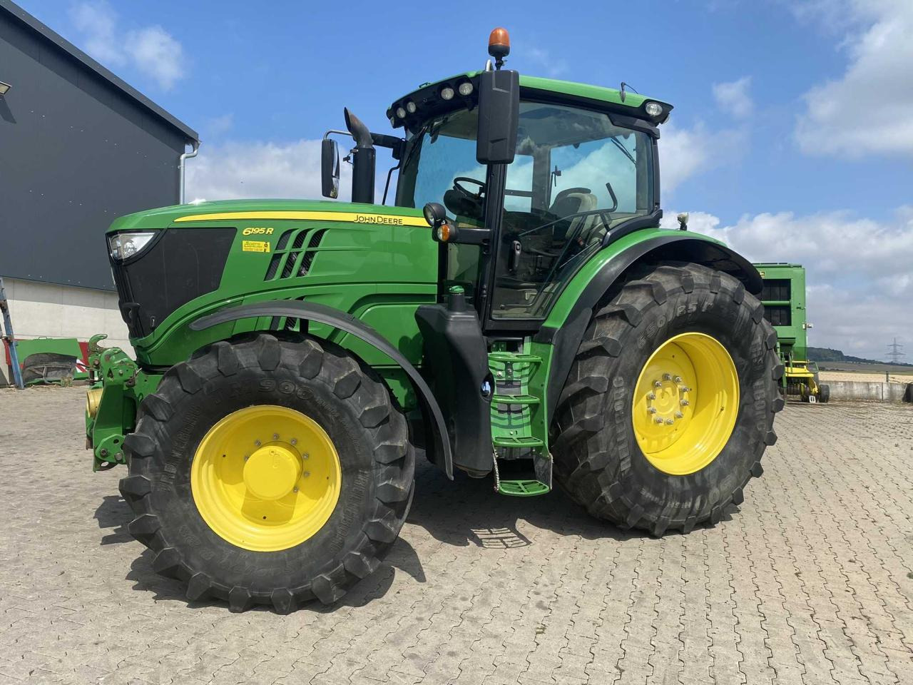 John Deere 6195R - Traktor: 1 kép. John Deere 6195R - Traktor: 1 kép.