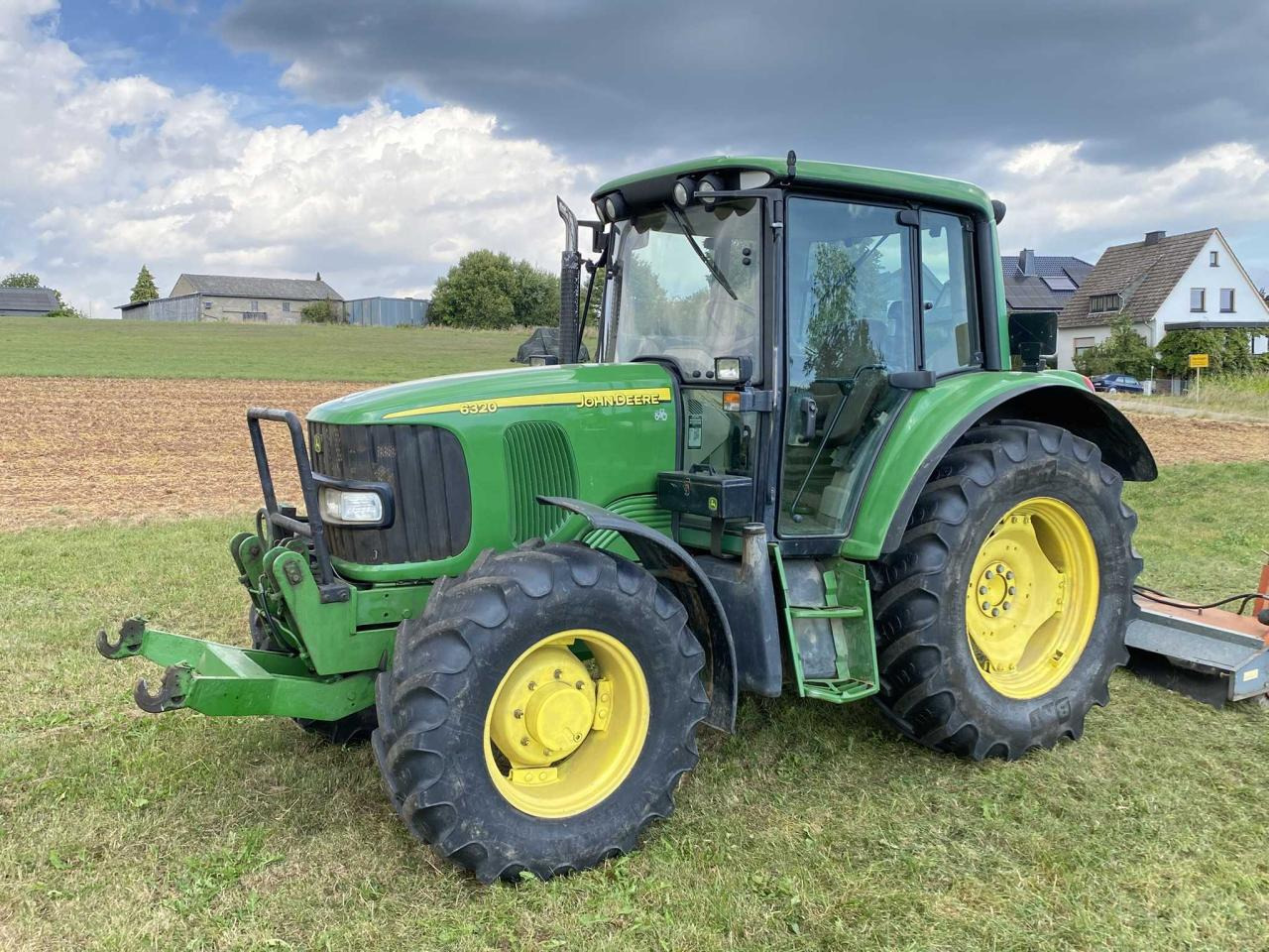John Deere 6320 Premium - Traktor: 2 kép. John Deere 6320 Premium - Traktor: 2 kép.