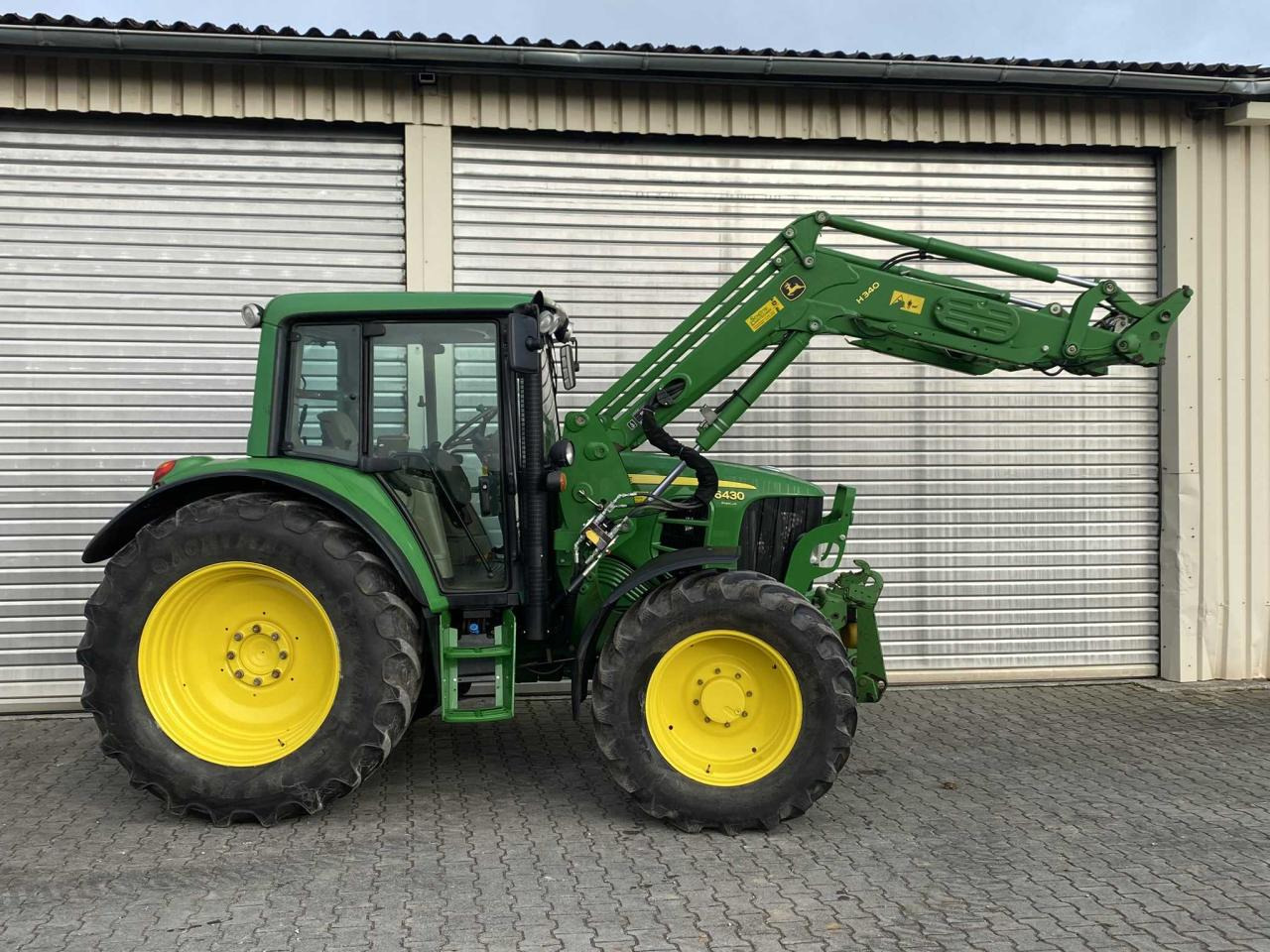 John Deere 6430 Premium - Traktor: 2 kép. John Deere 6430 Premium - Traktor: 2 kép.