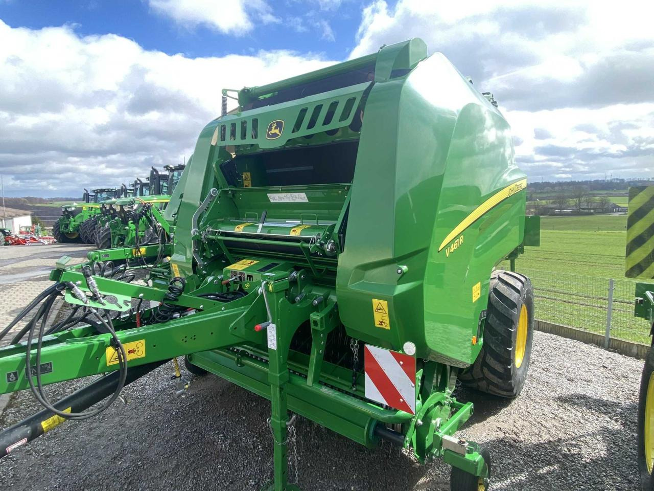 John Deere V461 R - 671 Bunde - Bálázó: 1 kép. John Deere V461 R - 671 Bunde - Bálázó: 1 kép.