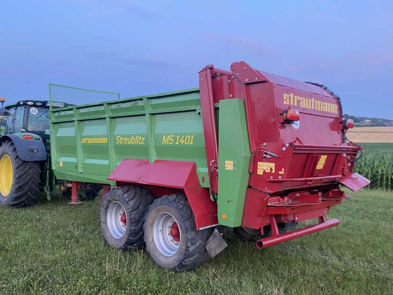 Strautmann MS 1401 - Szervestrágyaszóró: 3 kép. Strautmann MS 1401 - Szervestrágyaszóró: 3 kép.