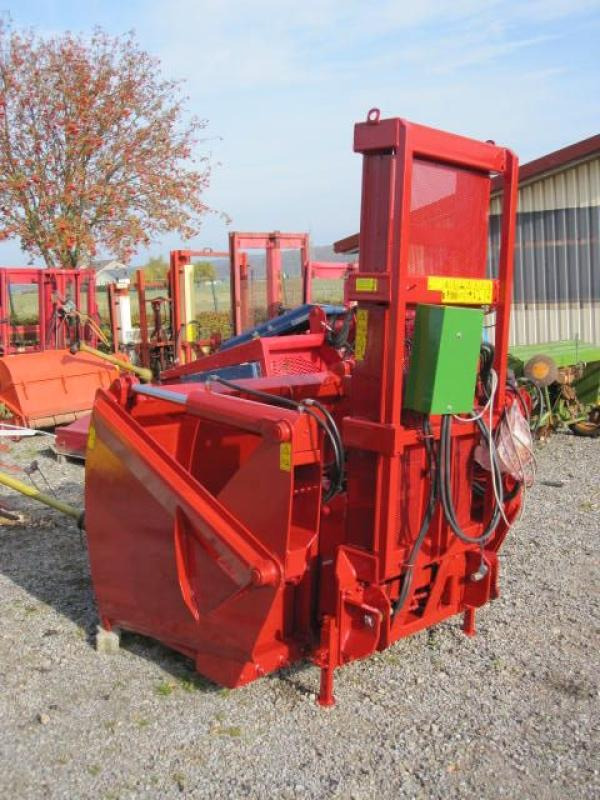 Strautmann SZ 234 Heckschneidza - Mezőgazdasági pótkocsi: 1 kép. Strautmann SZ 234 Heckschneidza - Mezőgazdasági pótkocsi: 1 kép.