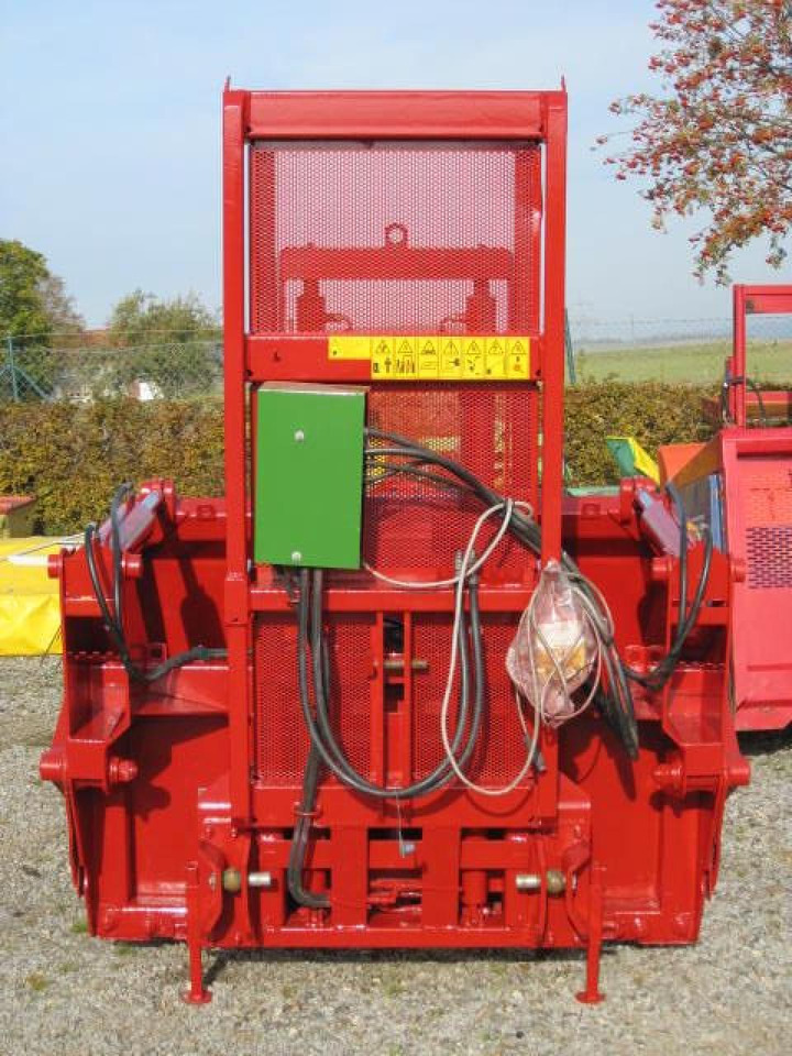 Strautmann SZ 234 Heckschneidza - Mezőgazdasági pótkocsi: 2 kép. Strautmann SZ 234 Heckschneidza - Mezőgazdasági pótkocsi: 2 kép.