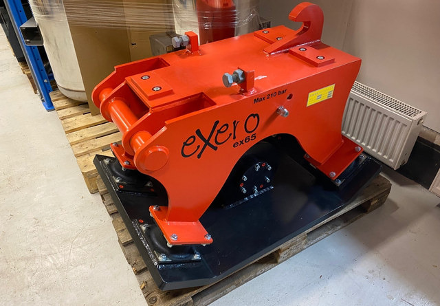 ExeroEX65 - Lapvibrátor, Adapterek: 1 kép. ExeroEX65 - Lapvibrátor, Adapterek: 1 kép.