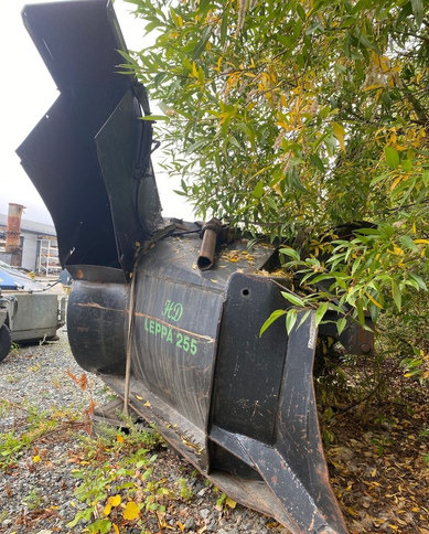 LeppäMusta 255 HD - Homok-/ Sószóró: 2 kép. LeppäMusta 255 HD - Homok-/ Sószóró: 2 kép.