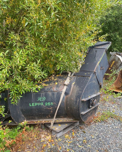 LeppäMusta 255 HD - Homok-/ Sószóró: 1 kép. LeppäMusta 255 HD - Homok-/ Sószóró: 1 kép.