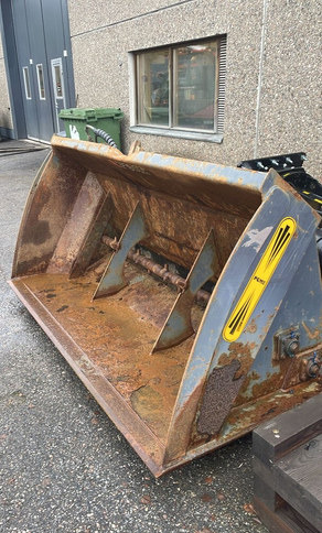 Pome1400 L - Homok-/ Sószóró: 3 kép. Pome1400 L - Homok-/ Sószóró: 3 kép.